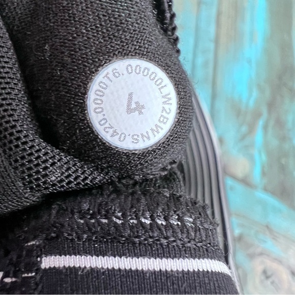 LULULEMON Energy Bra Medium Support, B–D Cup Size 4 - Picture 9 of 11